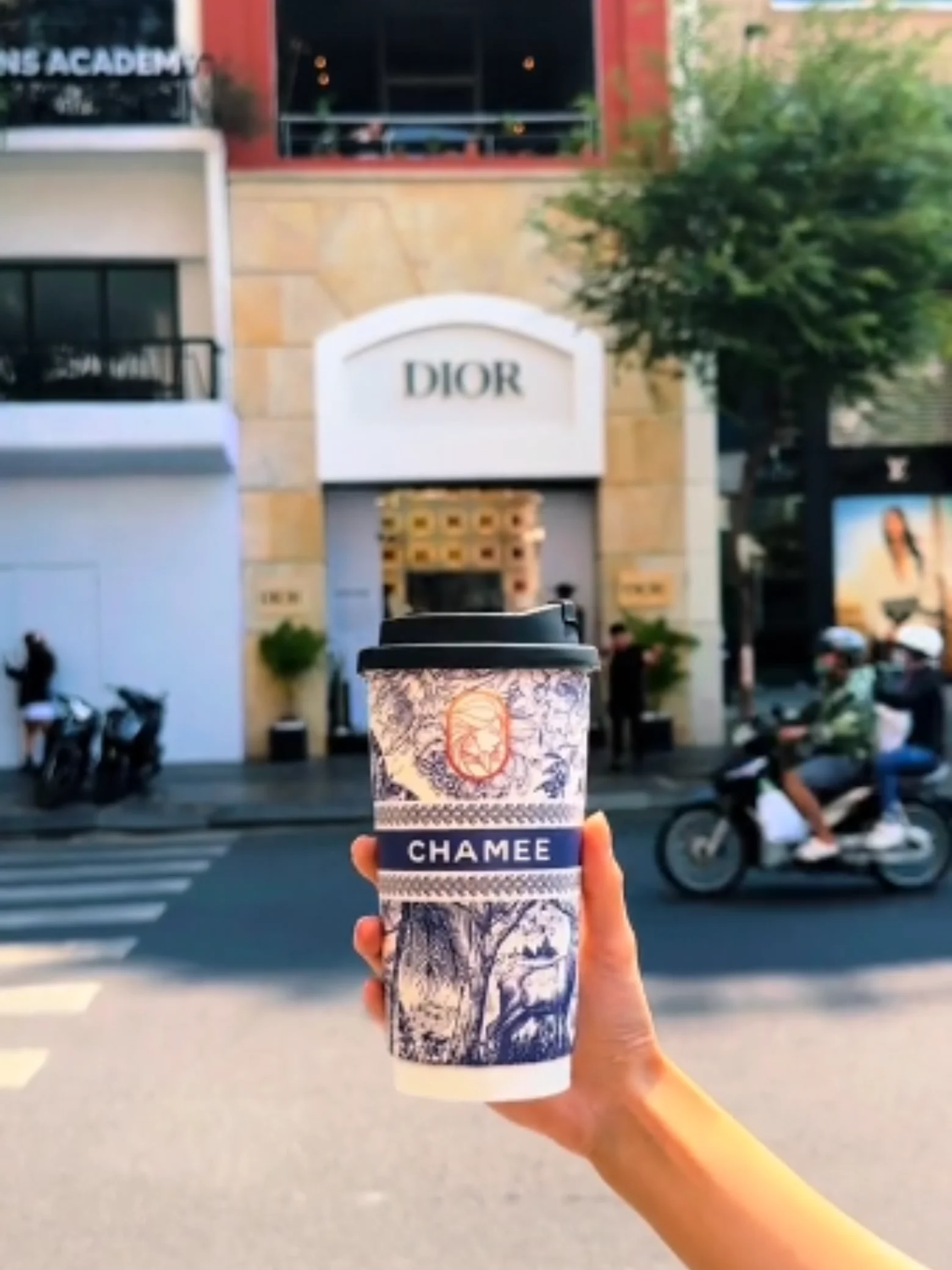 Phiên bản "việt hóa" của trà sữa Chagee, ly giấy trà sữa Chamee xuất hiện gây sốt tại HCM