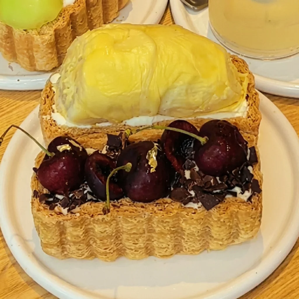 Bánh Tart Ngàn Lớp 350F Sầu Riêng và Bánh Tart Ngàn Lớp 350F Cherry