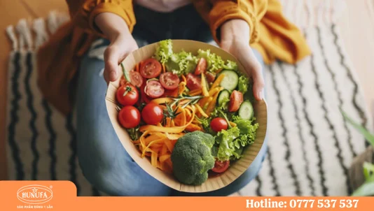 Có nên sử dụng đĩa giấy dùng 1 lần cho đồ ăn nóng không?