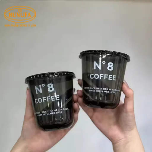 Gợi ý 20+ kiểu mockup ly nhựa đẹp, miễn phí thiết kế độc đáo