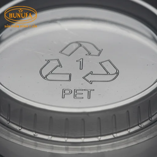 Phân biệt nắp PET và nắp PP: Loại nào tốt hơn?