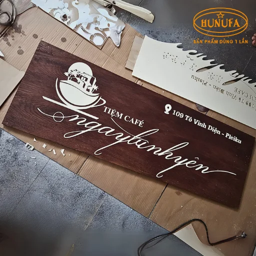 Bảng hiệu cafe bằng gỗ