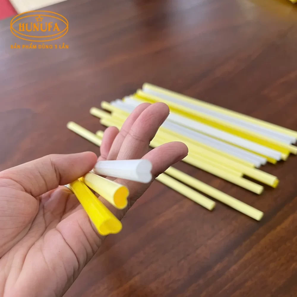 Ống hút hình trái tim