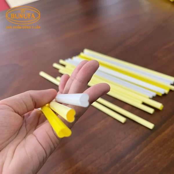 Ống hút hình trái tim