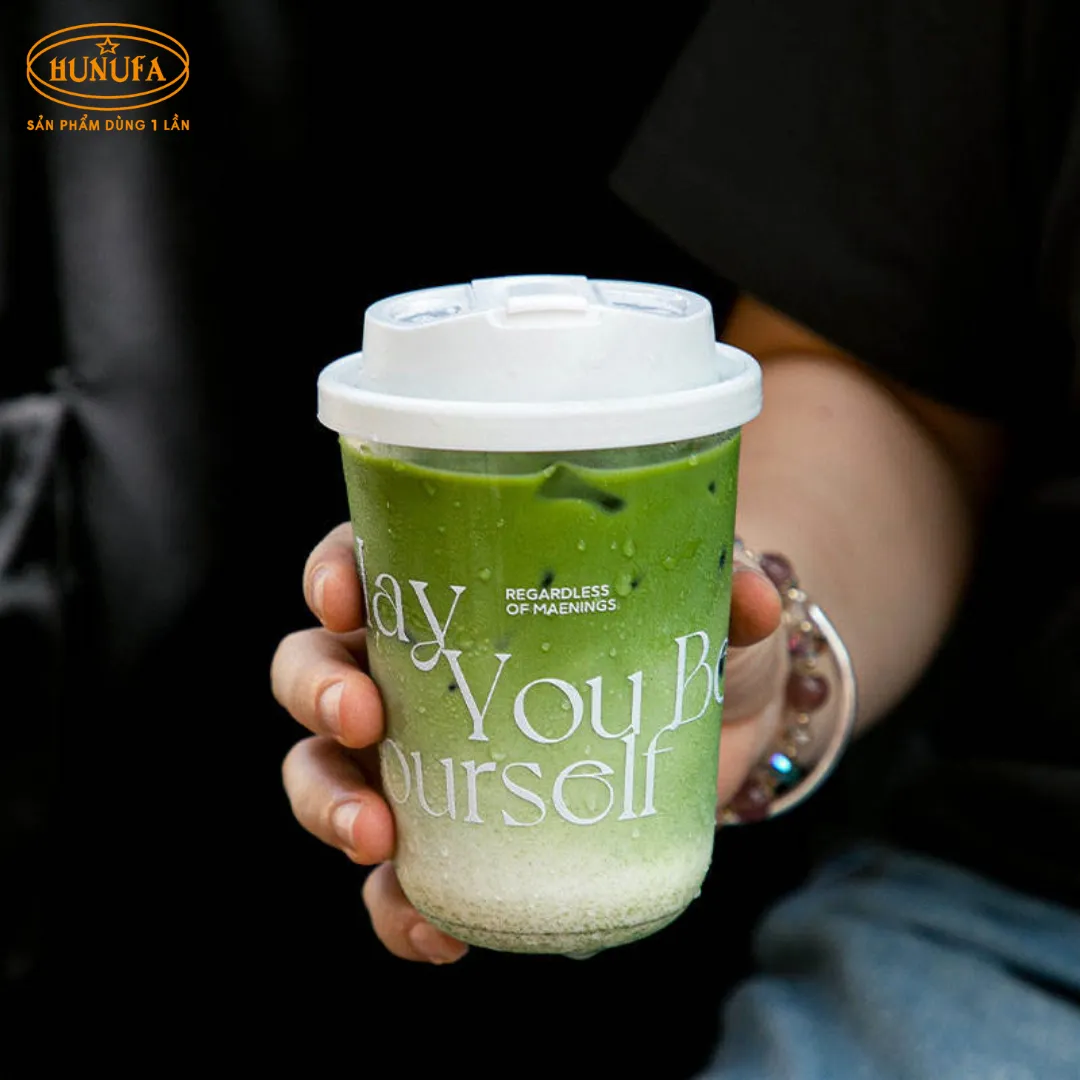 In logo ly nhựa BMT sắc nét, iúp quán cà phê và trà sữa quảng bá thương hiệu hiệu quả