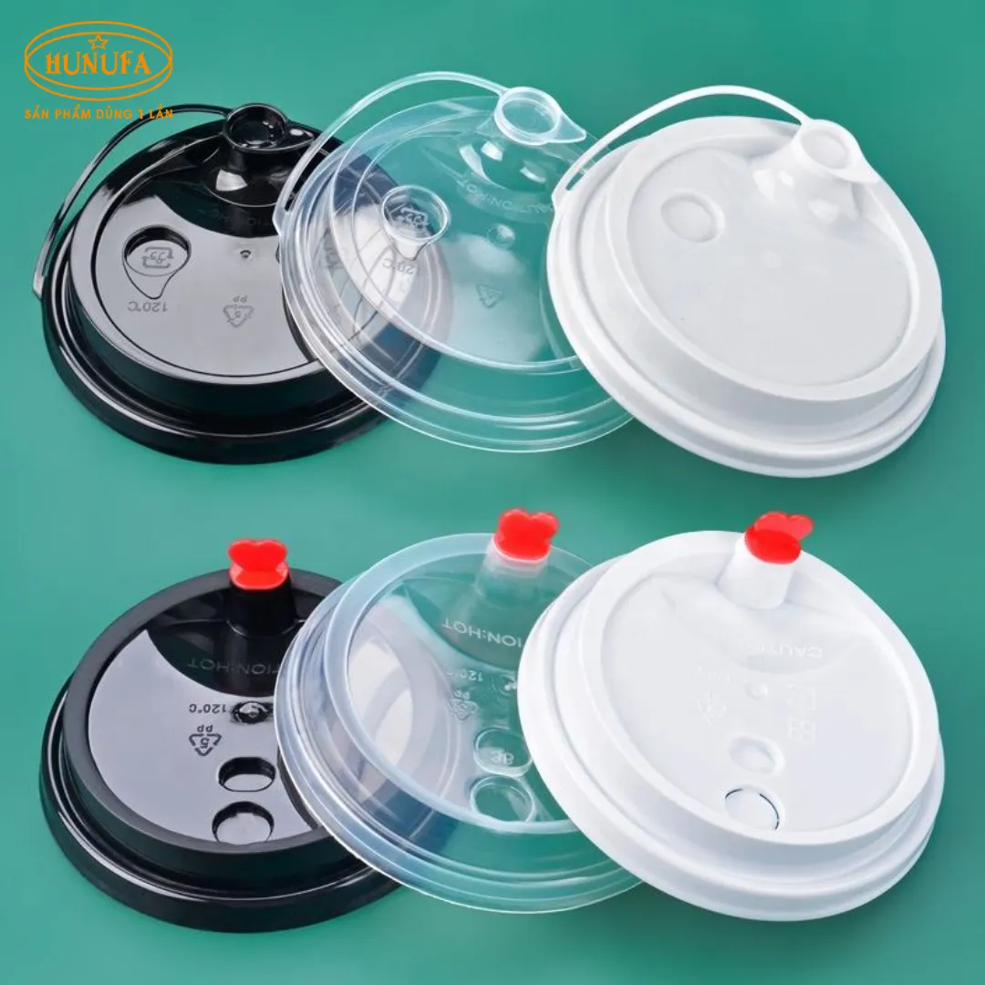 Các loại nắp ly trà sữa đa dạng, bao gồm nắp bằng, nắp chữ tim, nắp cầu, nắp kim cương, nắp mỏ vịt và nắp uống trực tiếp.