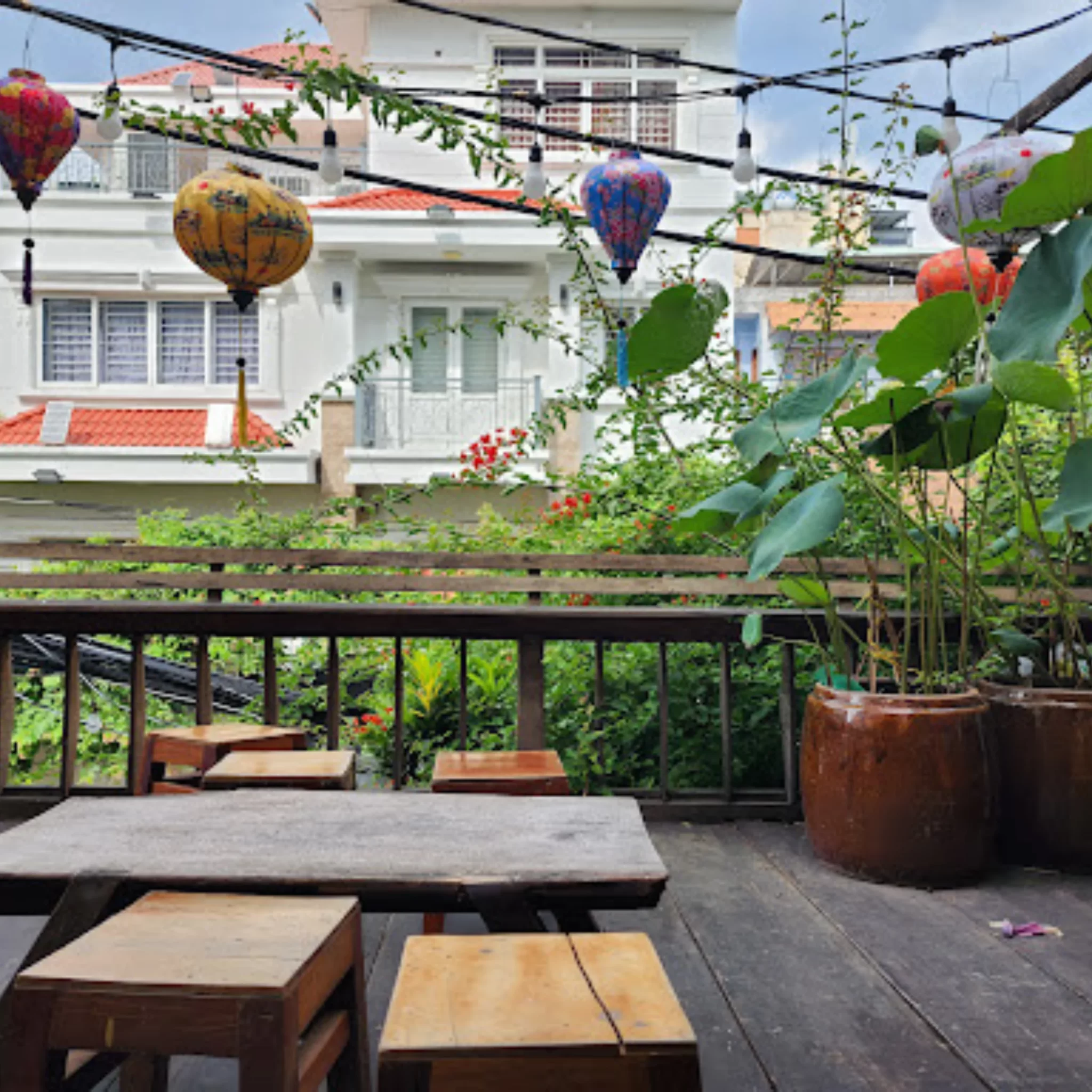 Top quán trà sữa trang trí Trung Thu