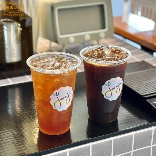 ly nhựa trong suốt