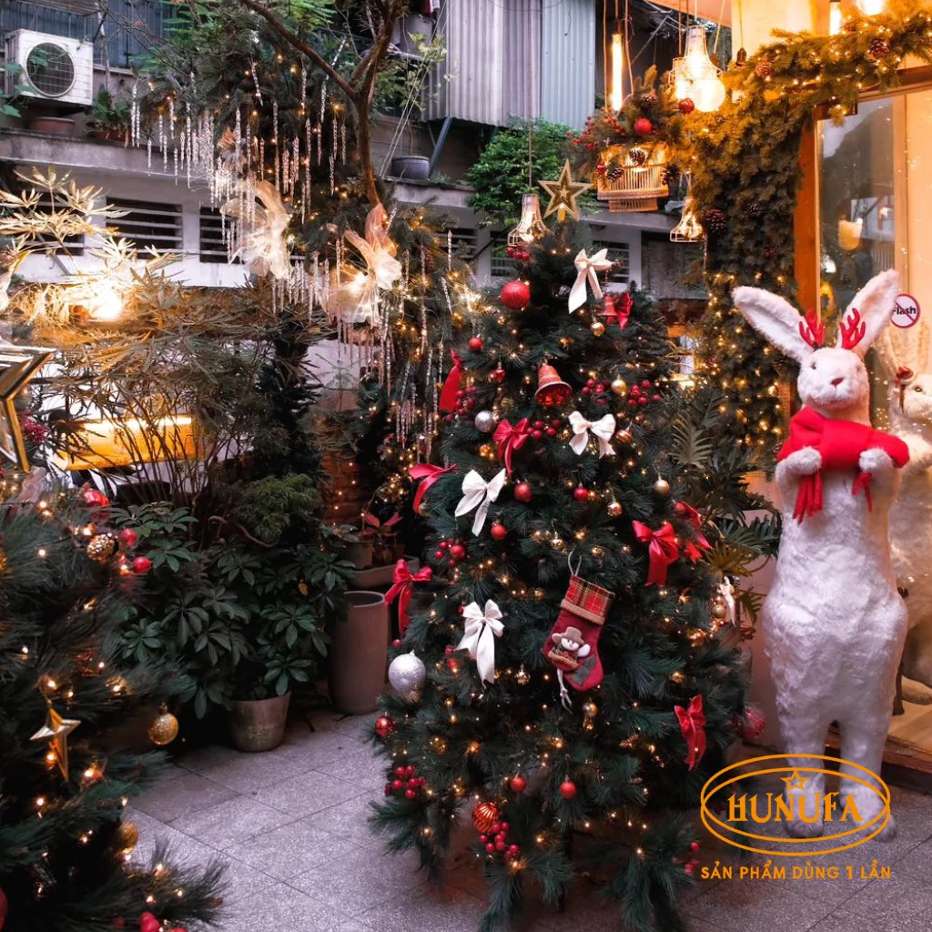 Top 15+ quán cafe trang trí Noel đẹp mới nhất ở Sài Gòn 2025