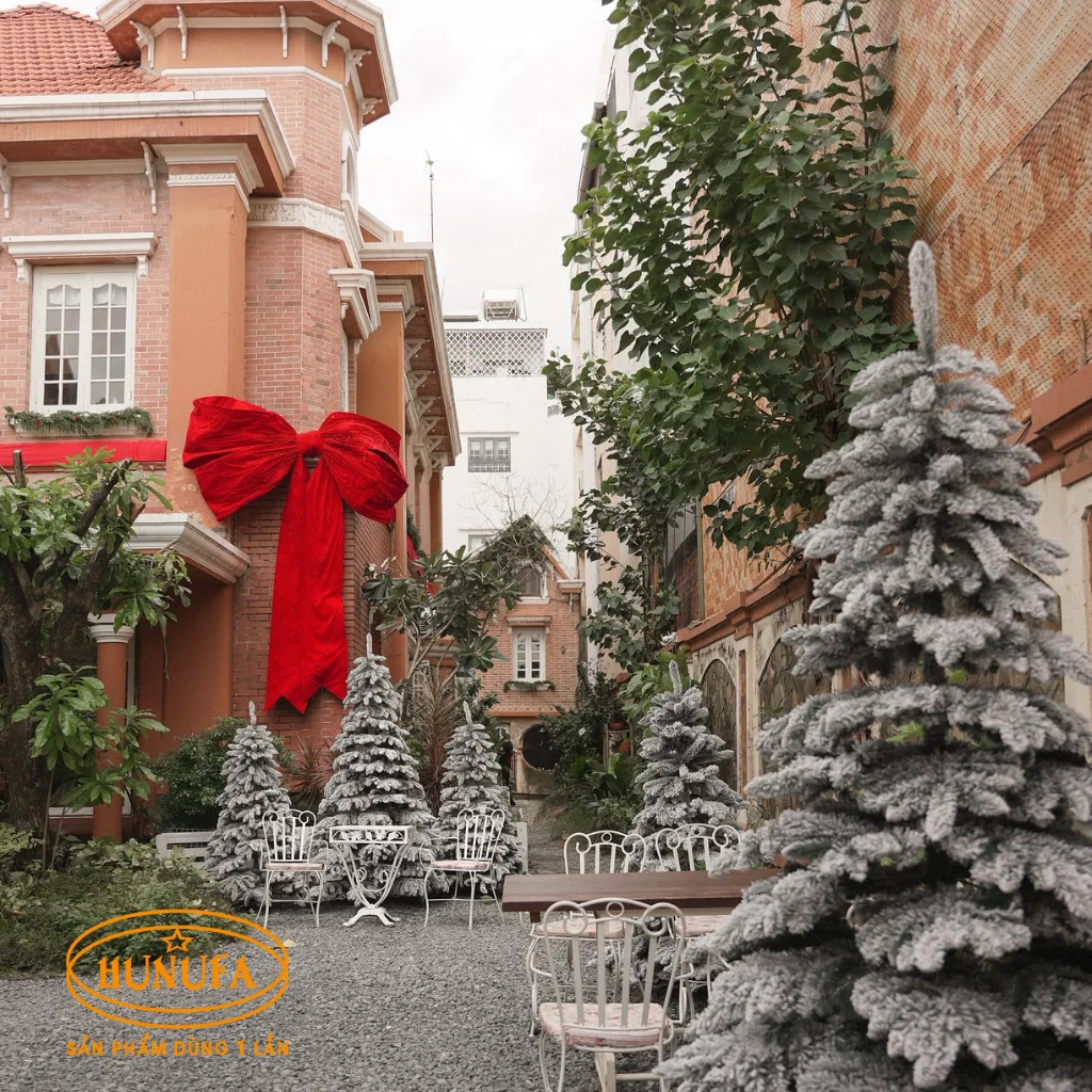 Top 15+ quán cafe trang trí Noel đẹp mới nhất ở Sài Gòn 2025