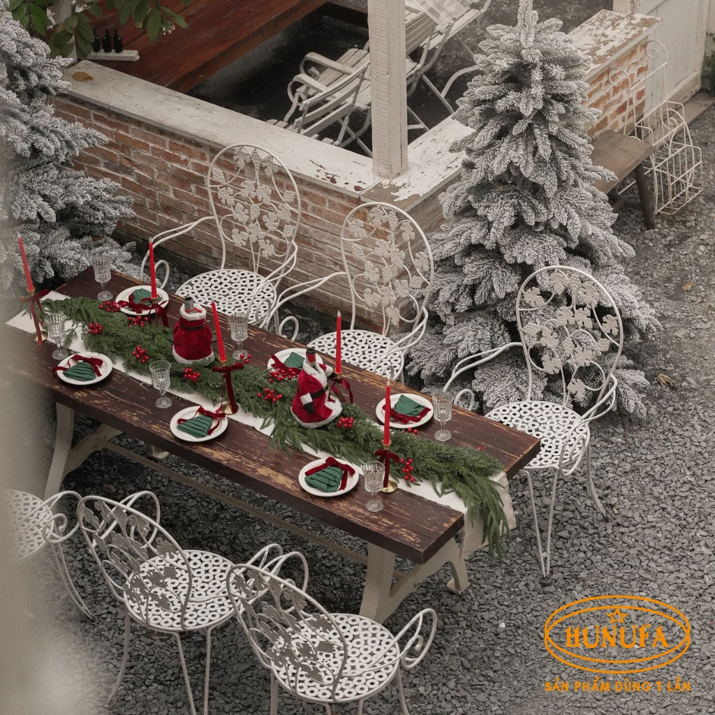 Top 15+ quán cafe trang trí Noel đẹp mới nhất ở Sài Gòn 2025