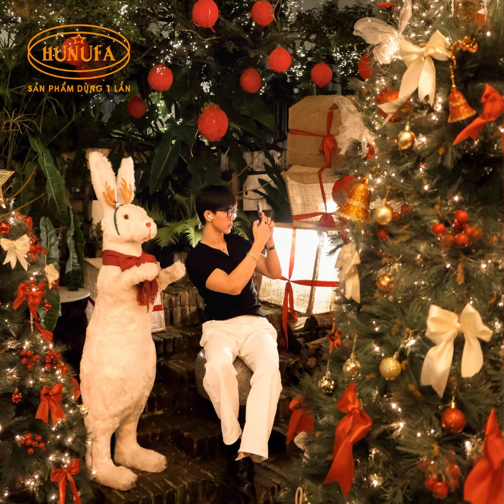 Top 15+ quán cafe trang trí Noel đẹp mới nhất ở Sài Gòn 2025