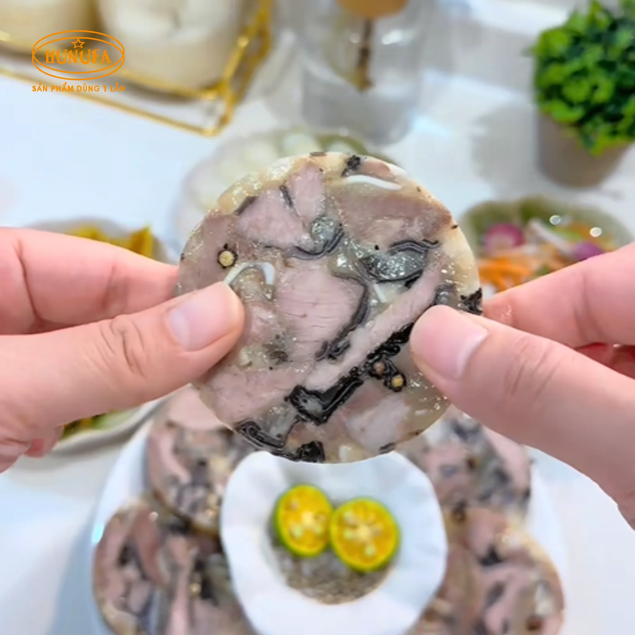 Cách làm giò xào bằng chai nhựa coca đón Tết cực đơn giản, dễ làm