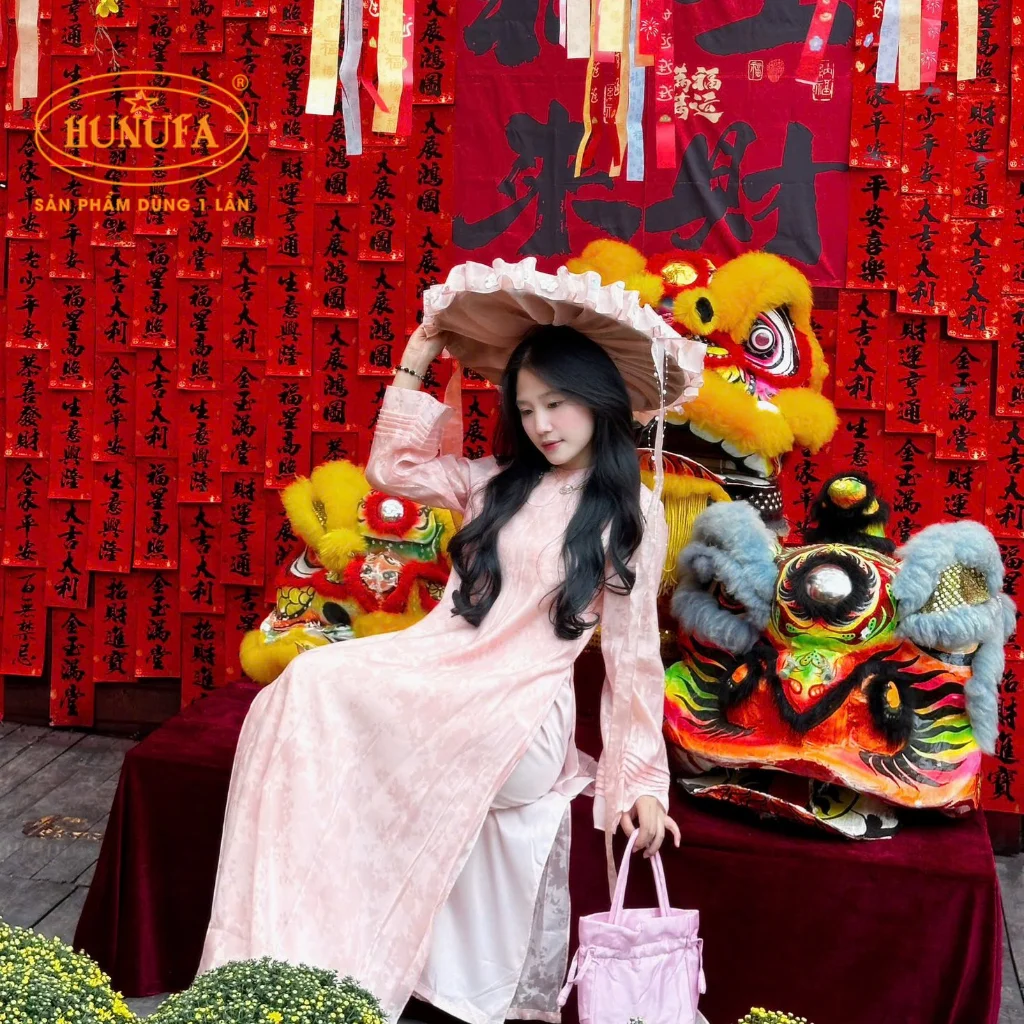 quán cafe trang trí Tết chụp hình đẹp