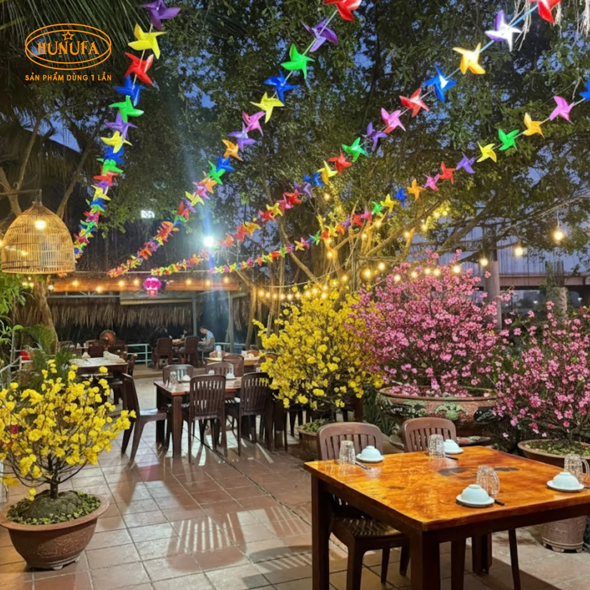 10+ Ý tưởng trang trí quán ăn ngày Tết Bính Ngọ đẹp, hút khách