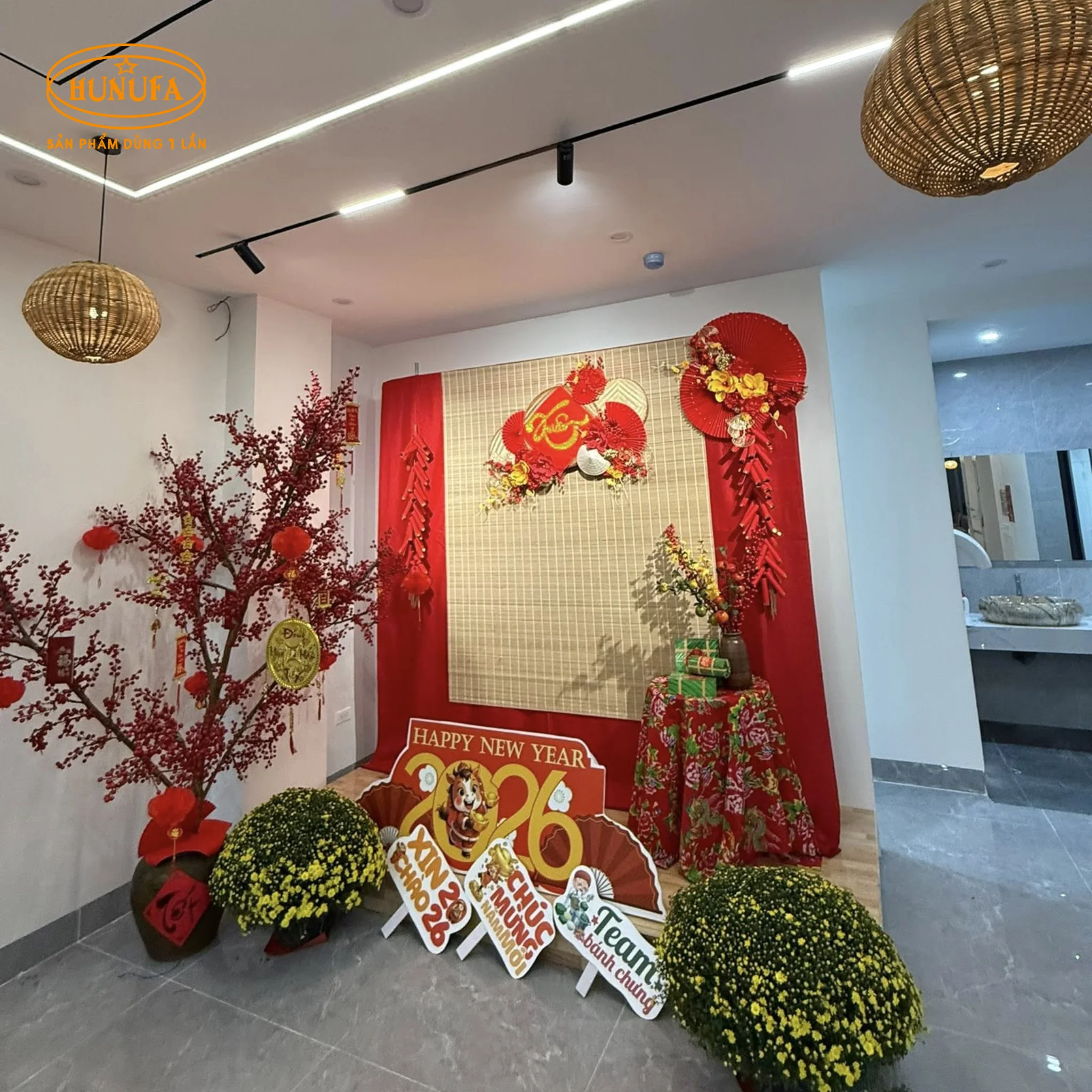 10+ Ý tưởng trang trí quán ăn ngày Tết Bính Ngọ đẹp, hút khách