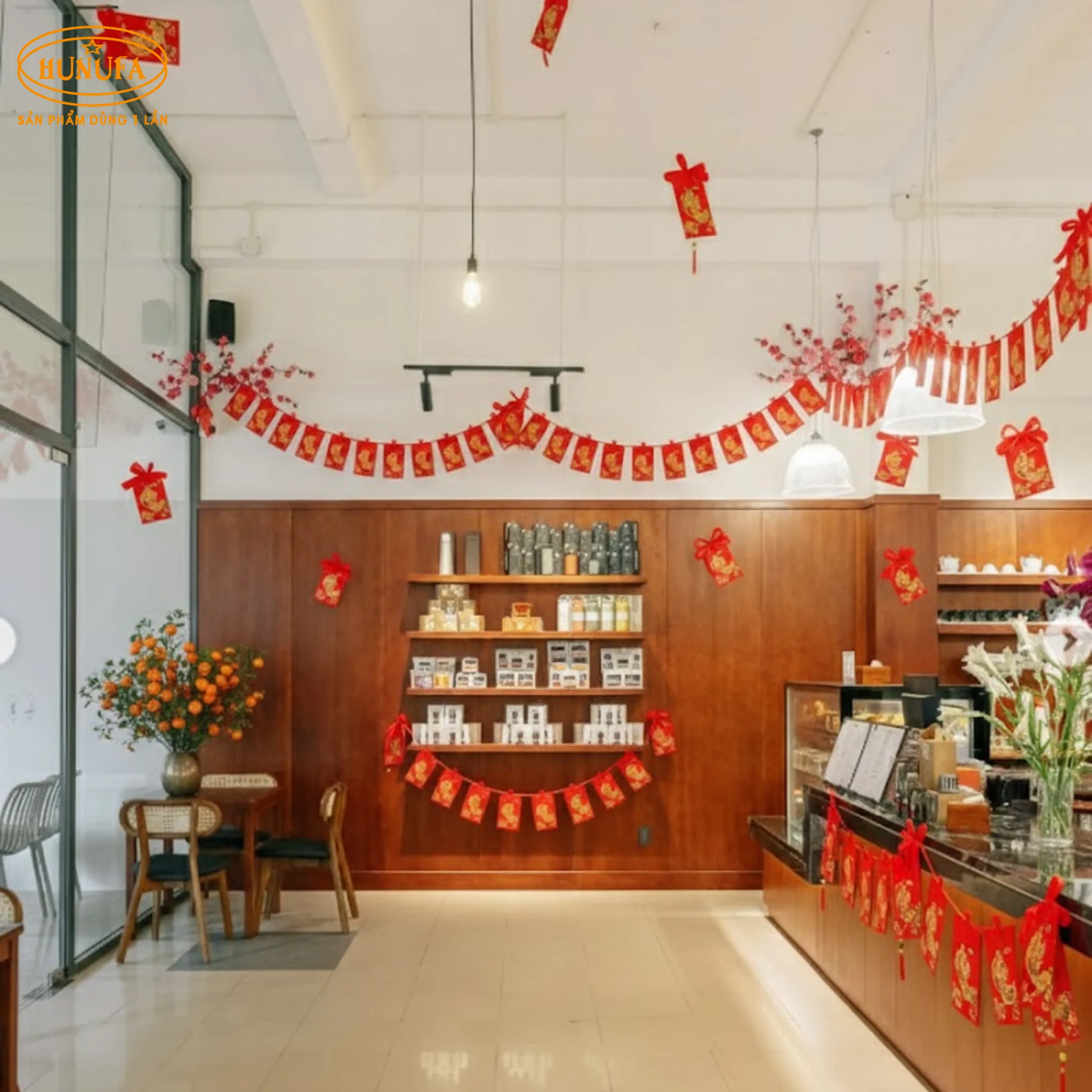 10+ Ý tưởng trang trí Tết Bính Ngọ 2026 cho quán cafe, trà sữa hút khách