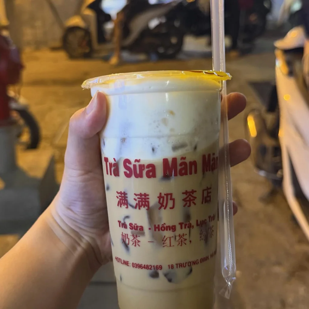 Menu trà sữa Mãn Mãn có gì hot? Giá cả ra sao mà thu hút giới trẻ Hà Nội